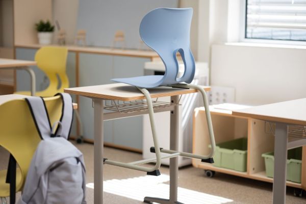Chaise enfant Mirplay en polypropylène au design contemporain
